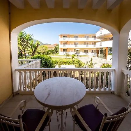 Hotel apartamentowy Garden Village